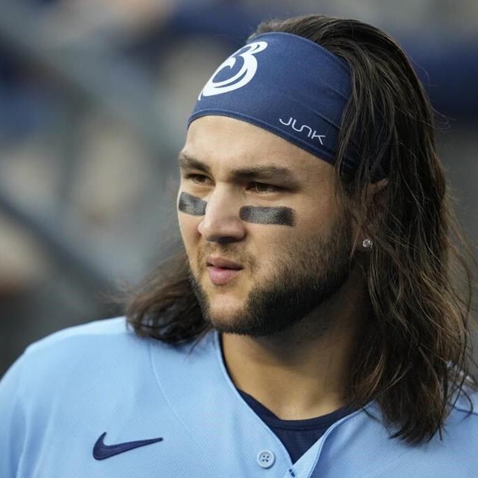Blue Jays shortstop Bo Bichette just day-to-day after hurting right knee